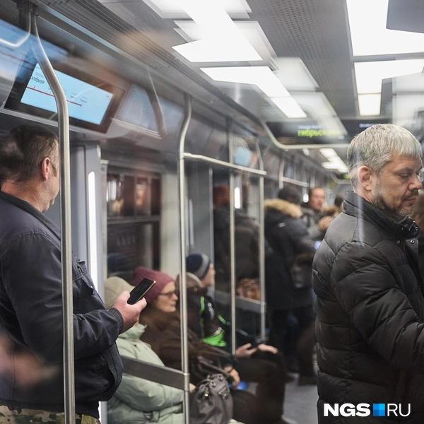 Пассажирам новый состав очень понравился: современный, чистый, без рекламы | Источник: Александр Ощепков / NGS.RU