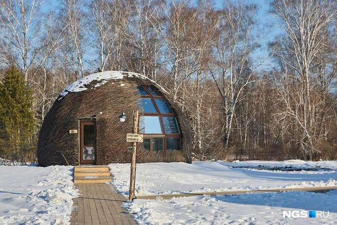 Для влюбленных&nbsp;есть отдельное жилье с видом на лес | Источник: Александр Ощепков / NGS.RU 