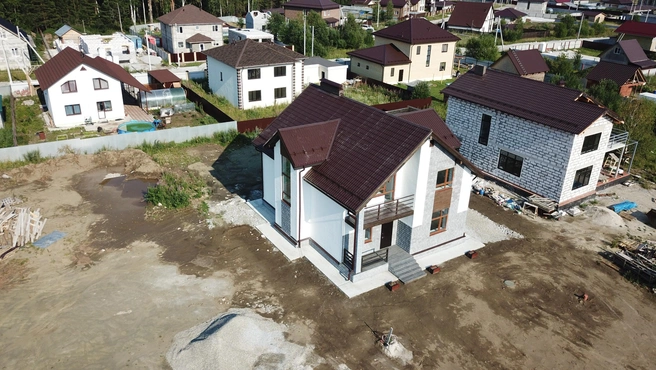 Все коммуникации проложены подземным способом еще на стадии освоения территории — никаких газовых труб и свисающих проводов | Источник: КП «Марьино»