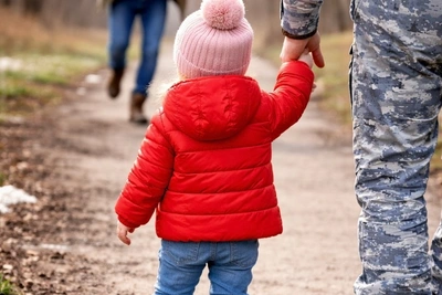 Приставы обеспечили воссоединение отца с дочерью