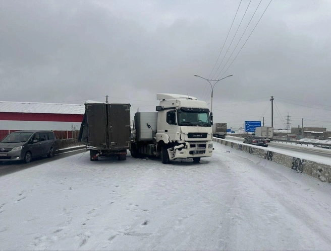 Машины получили повреждения при столкновении | Источник: пресс-служба региональной Госавтоинспекции