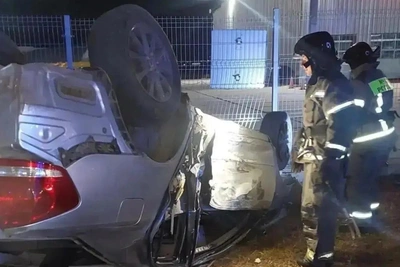Два человека пострадали при опрокидывании автомобиля в Чите