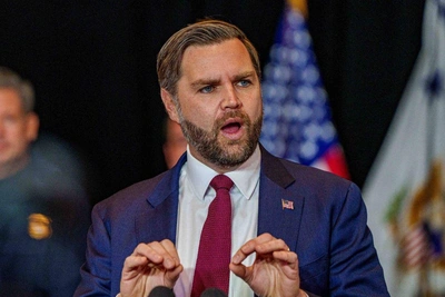 Вэнс отрицает дружбу Трампа с Эпштейном