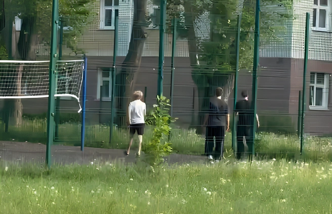 Школьники снимали происходящее на видео | Источник: читательница E1.RU