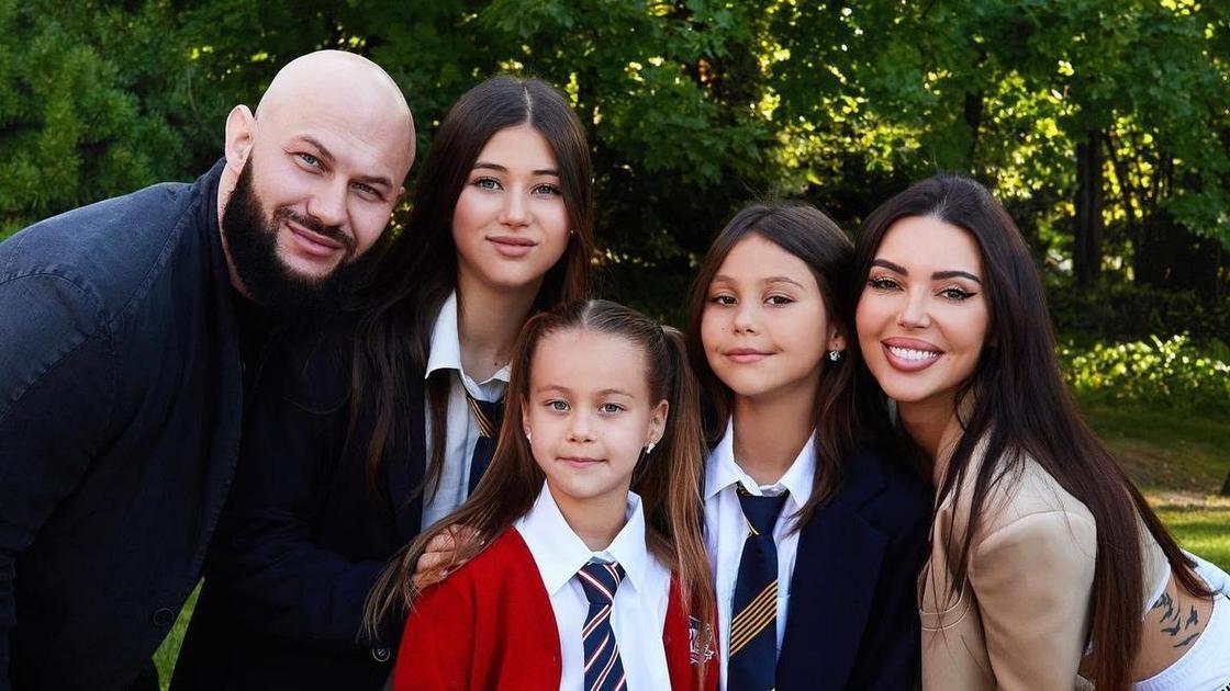 35 пен 50 жас аралығындағы жетілген әйелдер бейнеленген порно