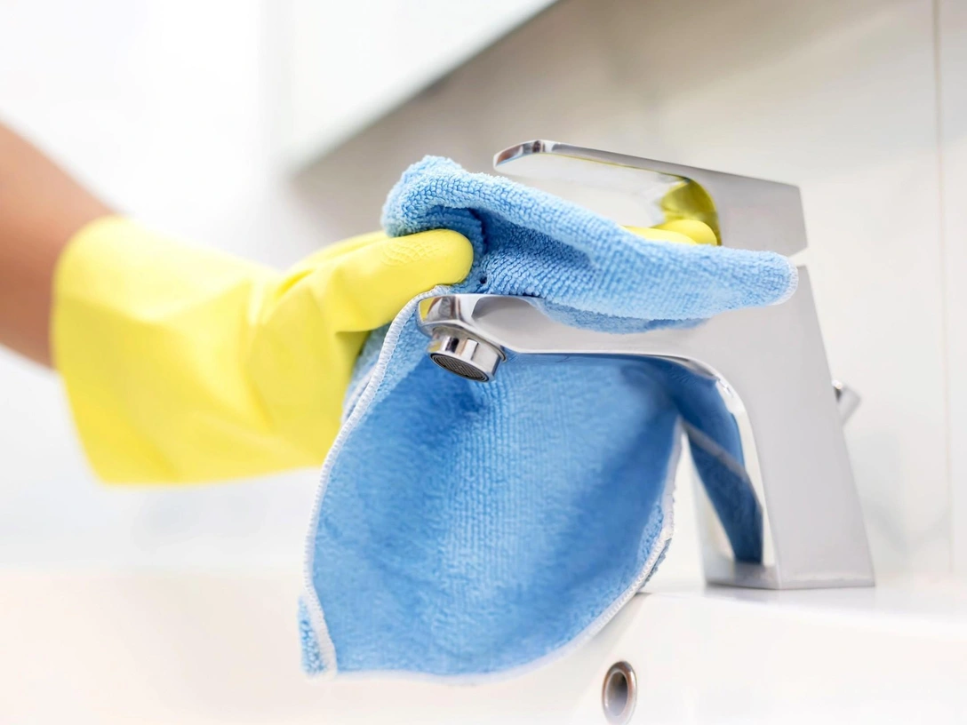 Обойдемся без химии: два натуральных ингредиента, чтобы быстро и эффективно убрать ванную комнату | marieclaire.ru