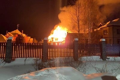 Сильный пожар в поселке под Тюменью