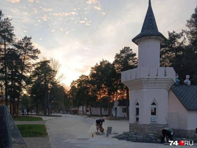 В этом году самую известную скульптуру челябинского Парка Гагарина&nbsp;— «Гулливер»&nbsp;— снесли | Источник: читатель 74.RU