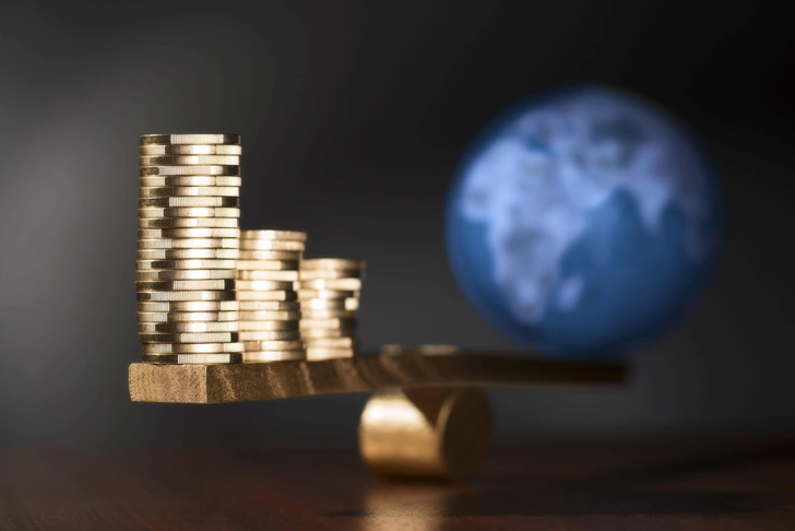 Есть версия, что население Земли специально хотят сократить богатые люди