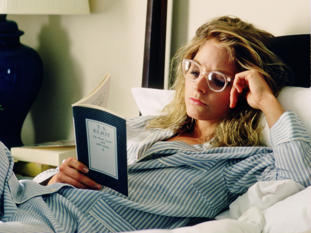 12 романов-антиутопий для тех, кто не боится заглядывать в будущее | marieclaire.ru