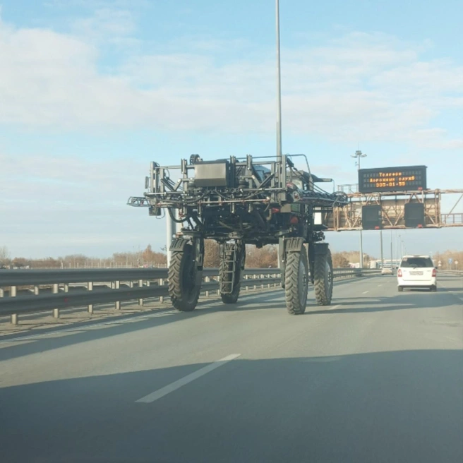 Оказалось, что необычную технику используют в сельскохозяйственной сфере | Источник: «ОбьГЭС Новосибирск» во «ВКонтакте»