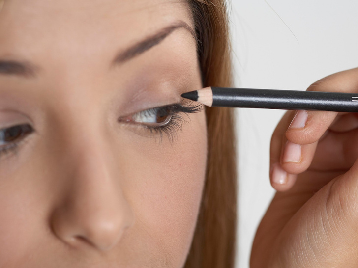 Фото №3 - Как скорректировать форму глаз с помощью макияжа: 5 простых приемов