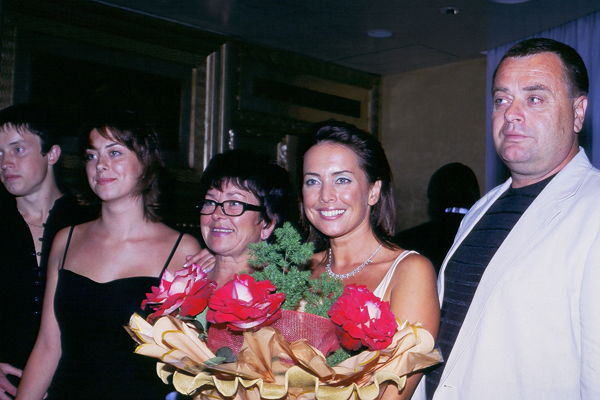 Жанна Фриске с мамой, сестрой и отцом