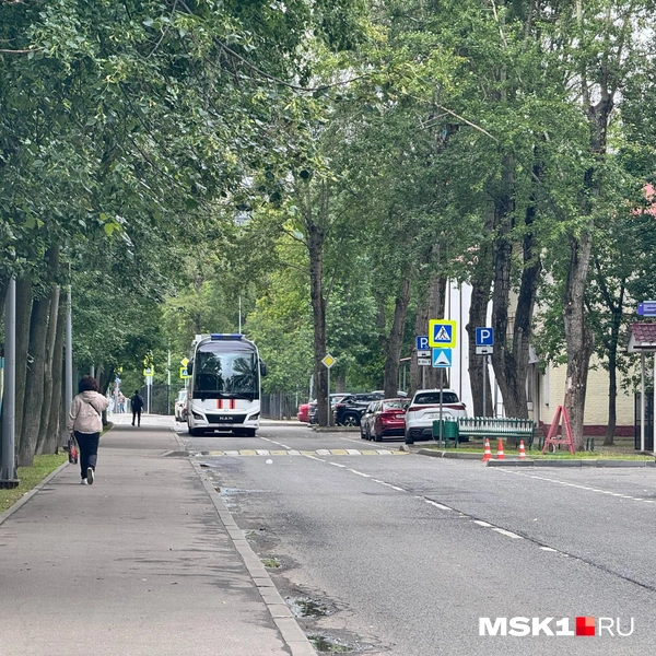 По дороге проехали сотрудники газоспасательных служб | Источник: MSK1.RU