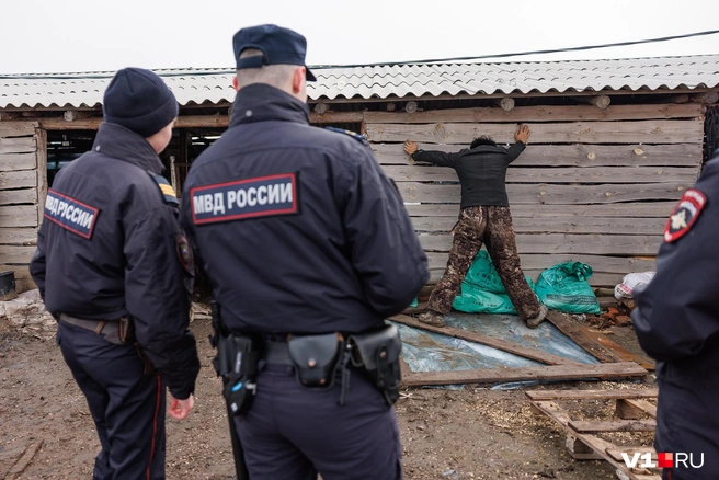 Задержания и обыски заняли у полицейских около часа | Источник: Алексей Волхонский / V1.RU