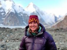 Тело альпинистки Надежды Оленевой не могут достать из расщелины в Непале: его засыпало снегом