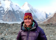 Тело альпинистки Надежды Оленевой не могут достать из расщелины в Непале: его засыпало снегом