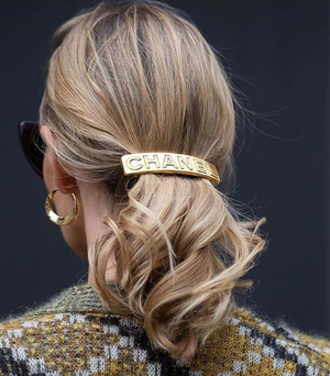 Фото №1 - Где купить винтажные украшения и аксессуары Chanel, Christian Dior, Valentino и Givenchy?