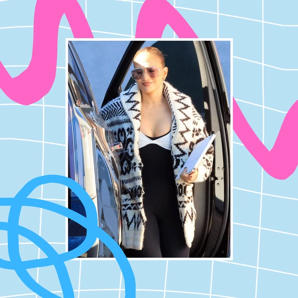 Трикотаж со скандинавским узором в стиле Дженнифер Лопес — самый уютный тренд зимы 2025/26 | Источник: theGirl