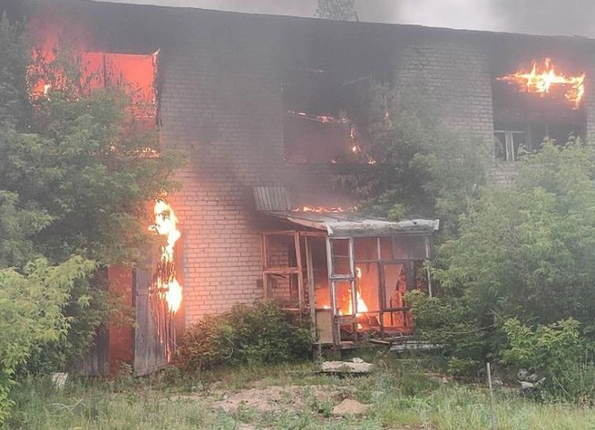 В Рязанском районе загорелась старая пилорама | ya62.ru