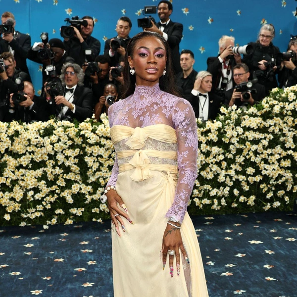 Бегунья Ша'Карри Ричардсон в Valentino | Источник: Getty Images