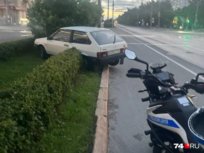 На место аварии прибыли сотрудники мотополка | Источник: читатель 74.RU