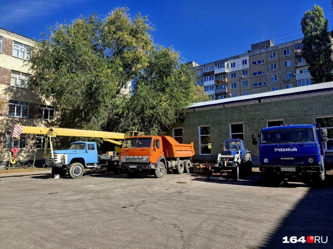 Учебная крупногабаритная автотехника | Источник: Виктория Федорова / 164.RU