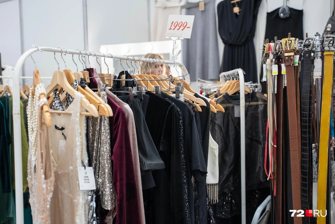 Платья от 1999 рублей | Источник: Илья Чикотин / 72.RU