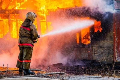 Человек погиб при пожаре в частном доме в Сочи