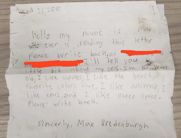 В 2010 году 10-летний мальчик бросил в море бутылку с посланием. В 2019 году ему ответили