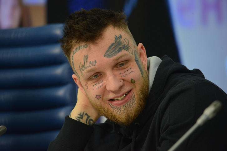 Как выглядит 31-летний сын Елены Яковлевой, который сделал на лице новые татуровки