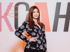 Олеся Иванченко с возлюбленным, Надежда Стрелец после пластики: премьера «Няни Оксаны» в Москве