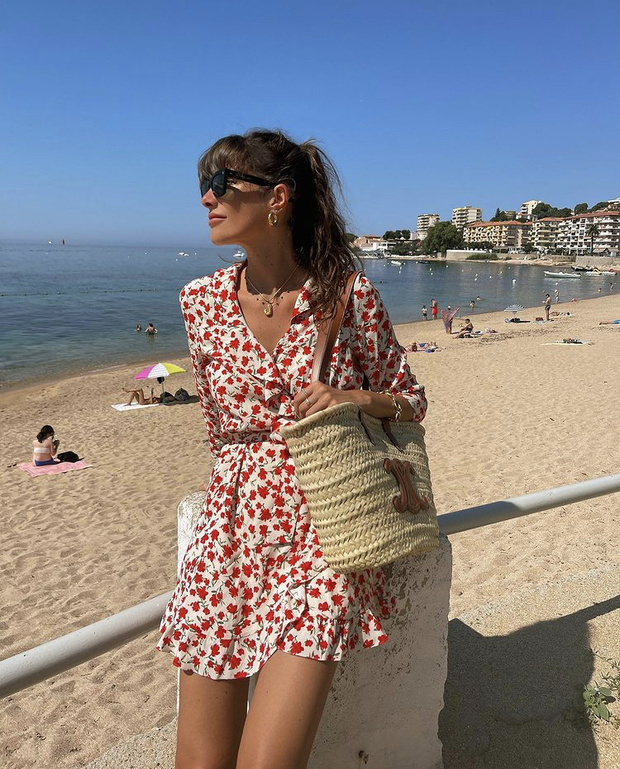 Фото №2 - И на пляж, и на работу, и на свидание: одно цветочное платье, как у Жюли Феррери, которое станет этим летом хитом