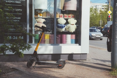 Омич взыскал с кикшеринга 160 тысяч за ДТП с самокатом