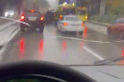 Автомобиль перевернулся на трассе Адлер-Сочи, движение парализовано