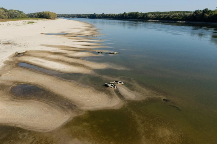 Фотографии, которые вы не забудете: Дунай почти без воды | Источник: CROPIX/SIPA/Legion Media