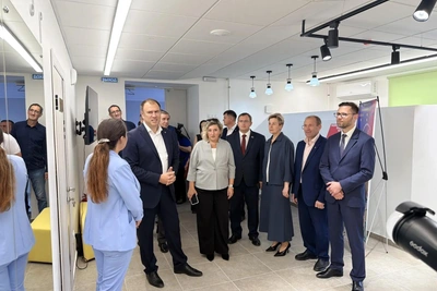 Школу в Сумкино открыли для ВИПов, дети учатся в старом корпусе