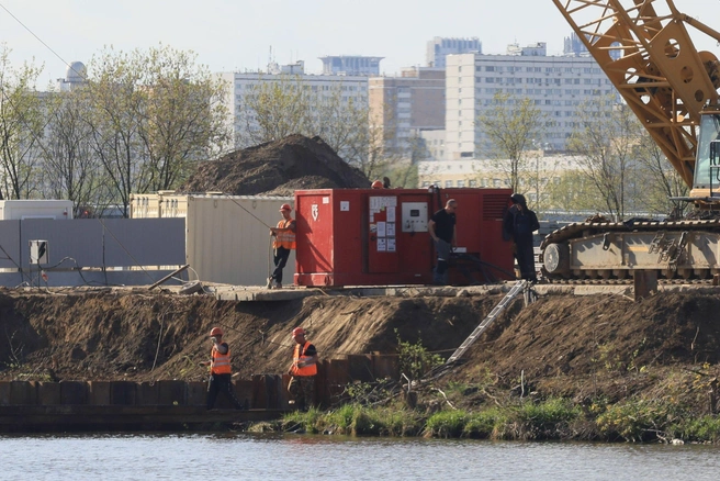 Южный речной порт использовал остров для хранения древесины, мела и песка | Источник: Артём Устюжанин / MSK1.RU