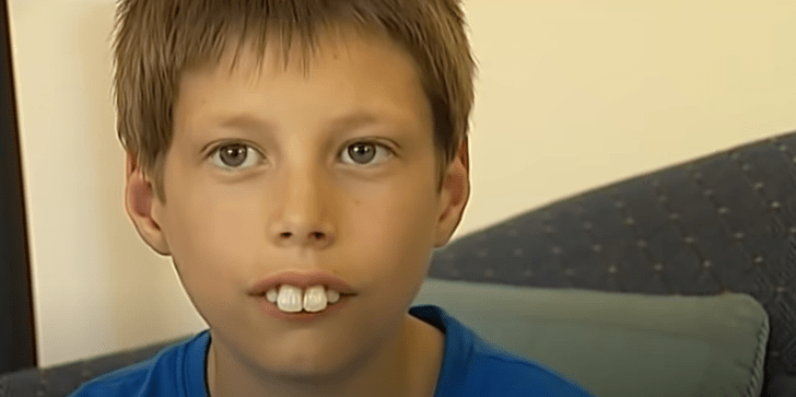 Как выглядит мальчик, который родился с самыми большими зубами в мире — фото
