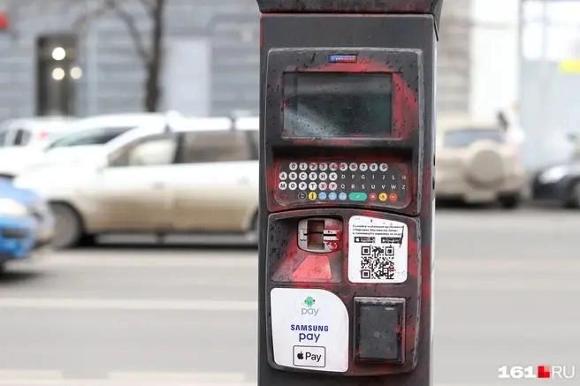На каждой платной парковке должно быть установлено оборудование для оплаты  | Источник: Евгений Вдовин / 161.RU