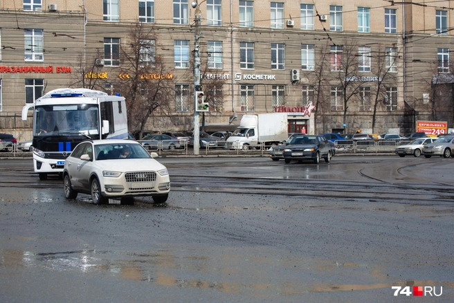 Движение затруднено на проспекте Победы | Источник: Екатерина Тычинина