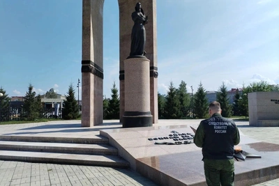 Подросток из ХМАО катался по мемориалу и курил: доклад Бастрыкину