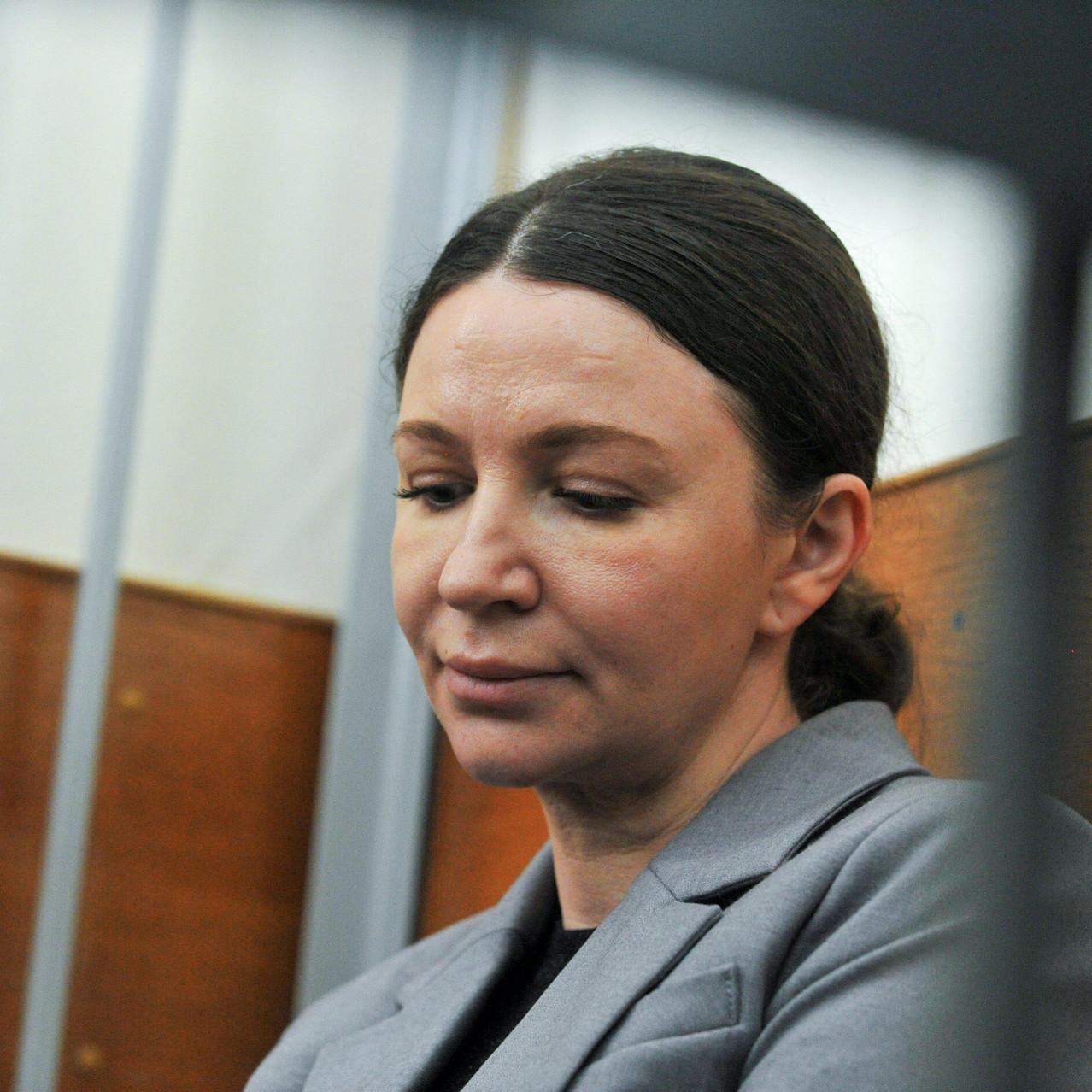 Шьет робы, пока ее бренд продают на торгах, а дочка страдает от болезни сердца. Жизнь Елены Блиновской в колонии