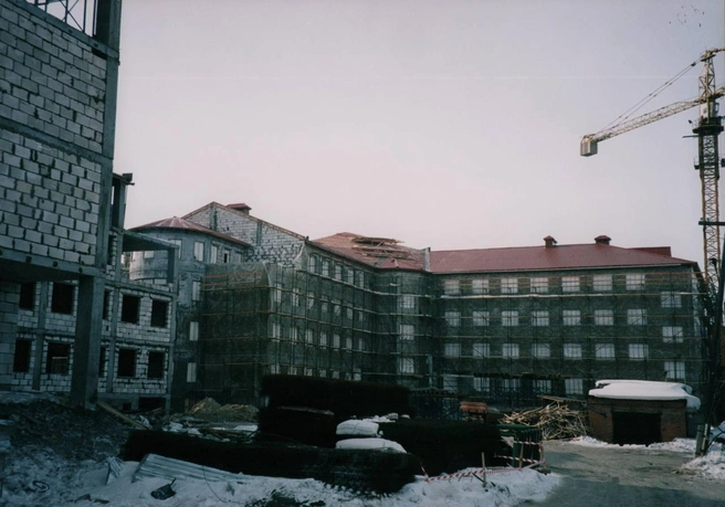 Комплекс зданий Югорского государственного университета во время строительства, март 2002 года | Источник: КУ «Государственный архив Югры»