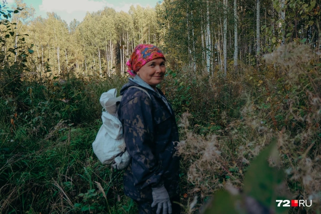 — Летом продукты доставляем через Уват на лодке. Плыть два дня, — рассказывает Зифанур о том, как в ее магазин попадает товар | Источник: Анастасия Малышкина / 72.RU