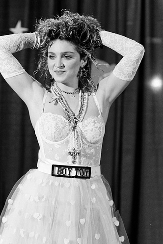 Фото №4 - Королева скандала: самые запоминающиеся образы Мадонны