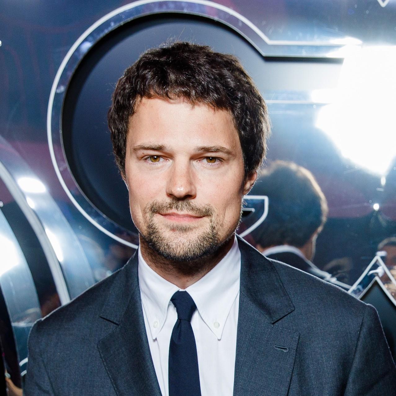 Большой торт с клубникой, объятия папы: уютный день рождения дочери Данилы Козловского и Ольги Зуевой