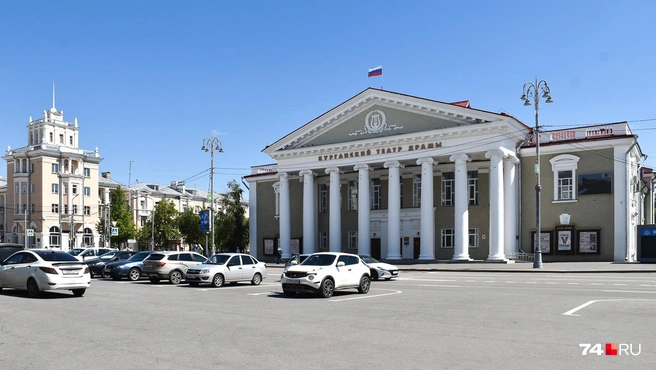 Театр драмы Кургана напоминает наш оперный | Источник: Артем Краснов / 74.RU