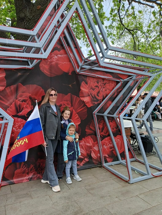 Красивая семья в красивой локации | Источник: Наталья Зюрина