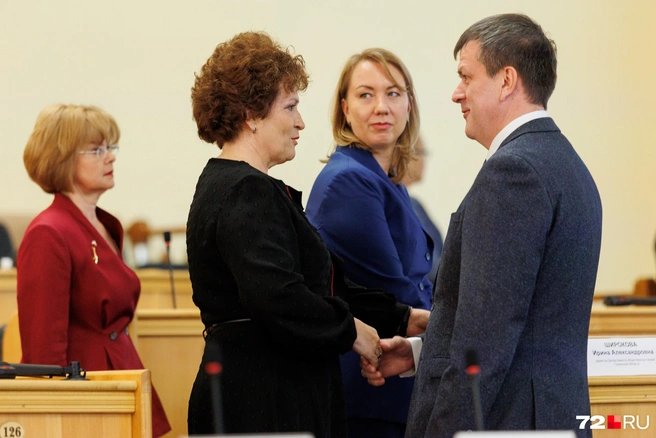 Председатель тюменской гордумы Светлана Иванова и Павел Девайкин. Раньше они вместе заседали в городской думе  | Источник: Ирина Шарова / 72.RU